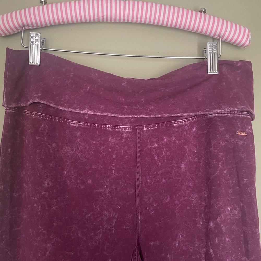 🎅🏻PINK Victoria's Secret Maroon acid wash Leggings Sz XL - Picture 7 of 7